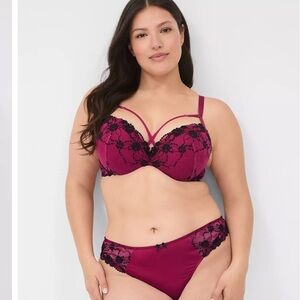 Cacique NWT Max Boost Plunge Lace Strappy Sexy Lace Bra Raspberry Black 44C